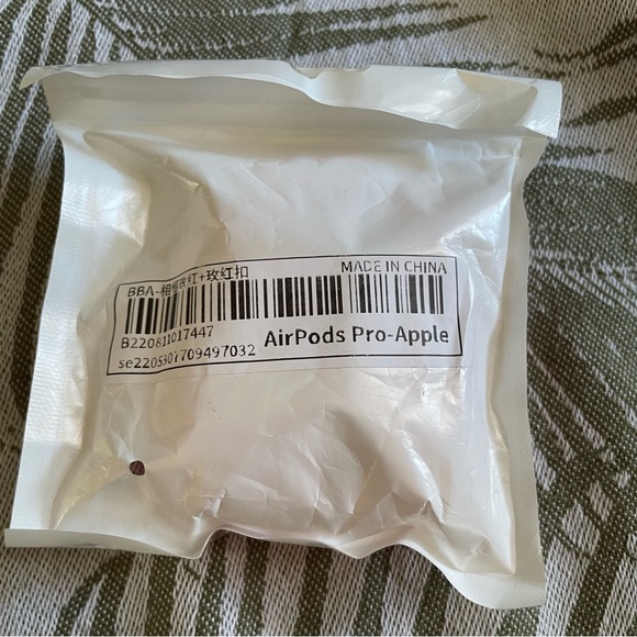 Silicone Case Compatible With AirPod Pro (2nd generation) - Picture 4 of 5